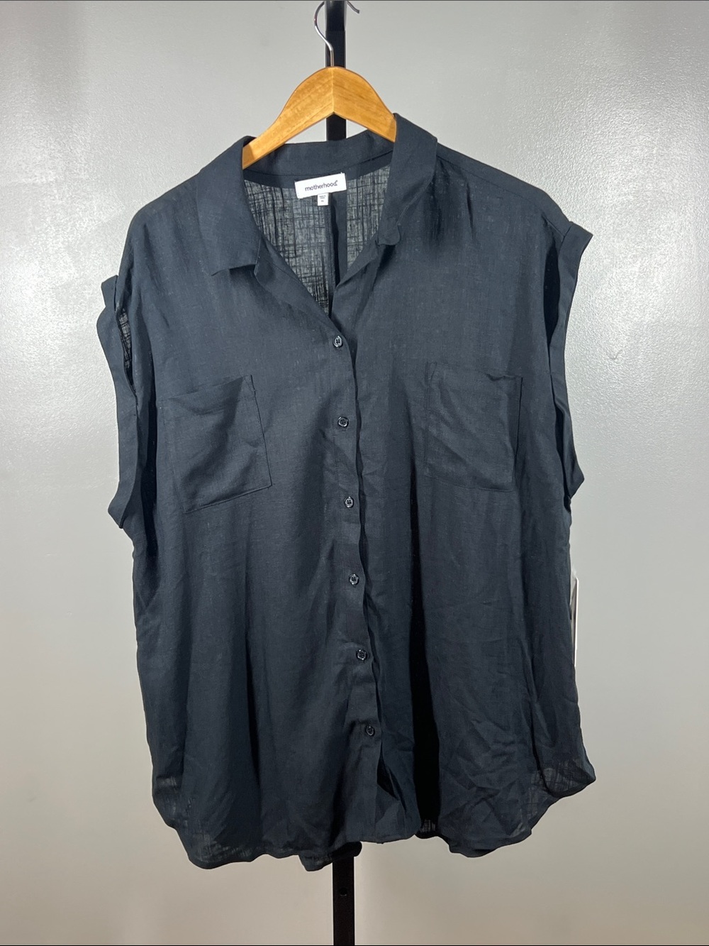 Motherhood Black Sleeveless Button-Front Blouse